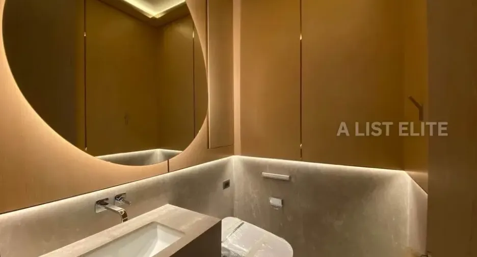For rent 2 bedrooms condo in Pathum Wan, Bangkok