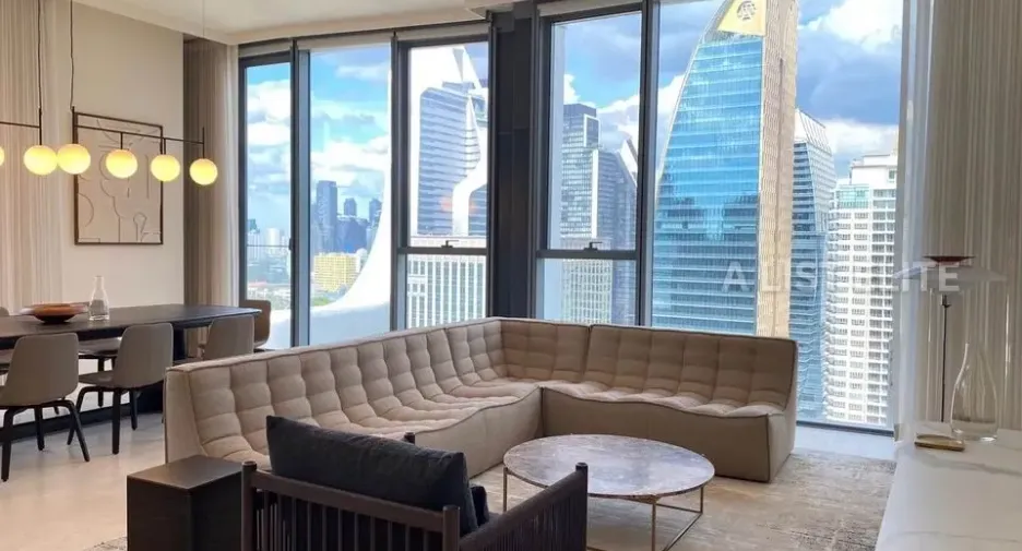 For rent 2 bedrooms condo in Pathum Wan, Bangkok