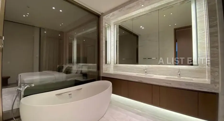 For rent 2 bedrooms condo in Pathum Wan, Bangkok