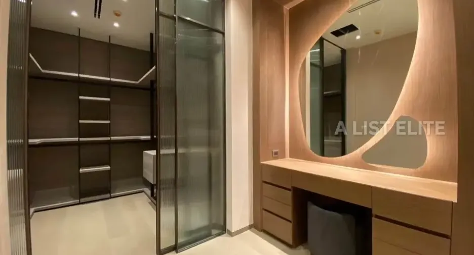 For rent 2 bedrooms condo in Pathum Wan, Bangkok