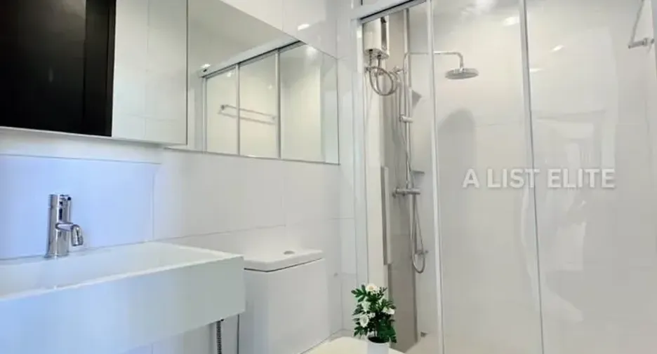 For sale 2 bedrooms condo in Huai Khwang, Bangkok