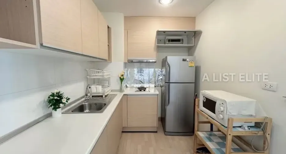 For sale 2 bedrooms condo in Huai Khwang, Bangkok