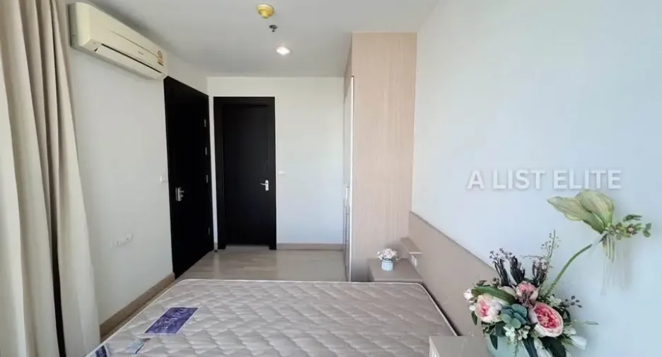 For sale 2 bedrooms condo in Huai Khwang, Bangkok