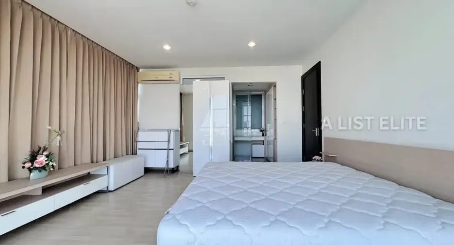 For sale 2 bedrooms condo in Huai Khwang, Bangkok
