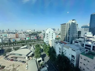Condo en venta de 2 habitaciones en Huai Khwang, Bangkok