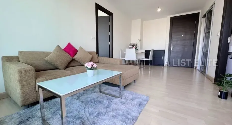 For sale 2 bedrooms condo in Huai Khwang, Bangkok