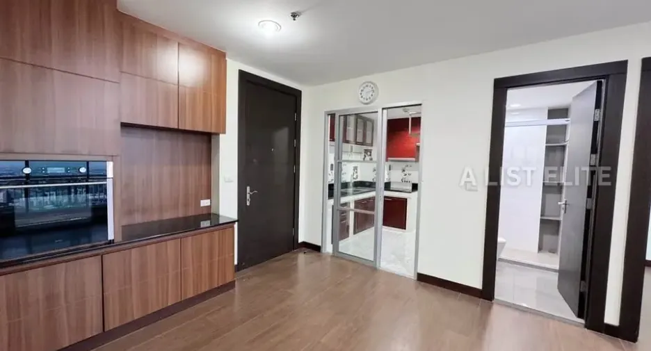 À vendre 2 chambres condo à Huai Khwang, Bangkok