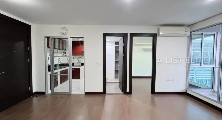 À vendre 2 chambres condo à Huai Khwang, Bangkok