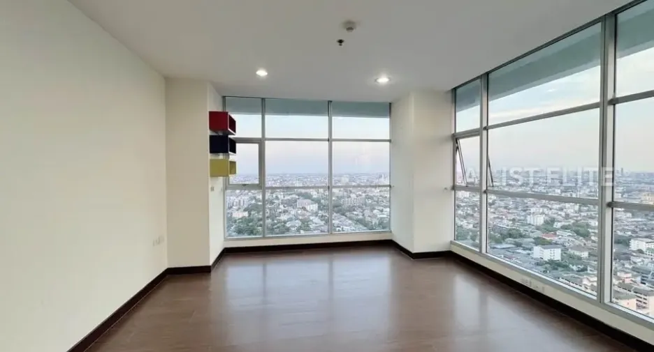 À vendre 2 chambres condo à Huai Khwang, Bangkok
