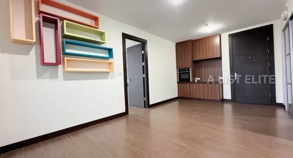 À vendre 2 chambres condo à Huai Khwang, Bangkok