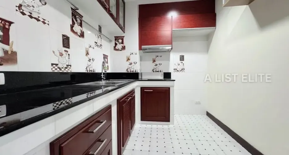À vendre 2 chambres condo à Huai Khwang, Bangkok
