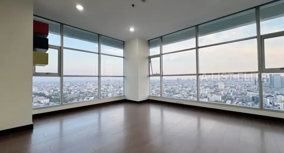À vendre 2 chambres condo à Huai Khwang, Bangkok