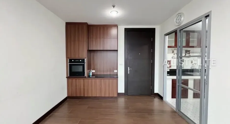 À vendre 2 chambres condo à Huai Khwang, Bangkok