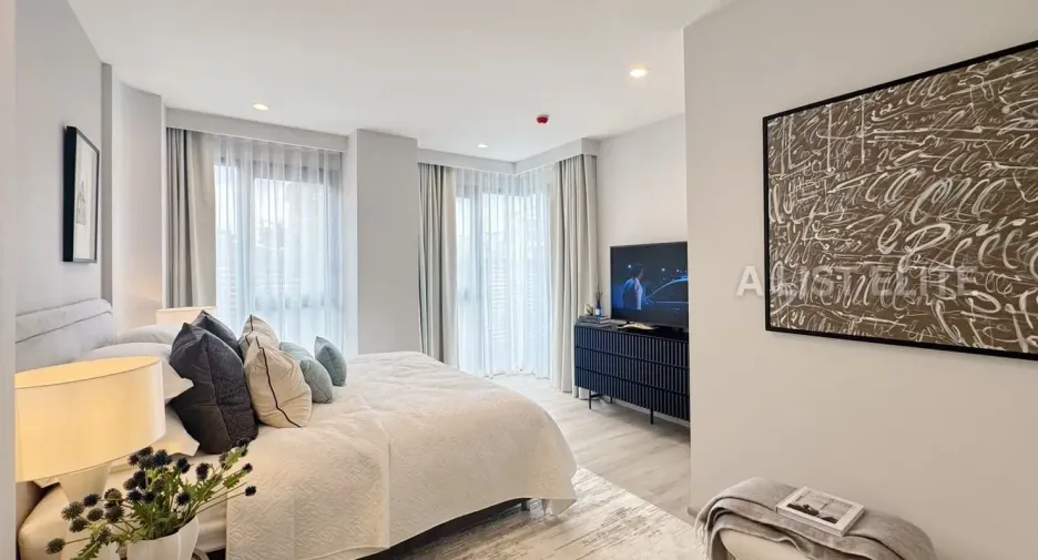 For sale 2 bedrooms condo in Huai Khwang, Bangkok
