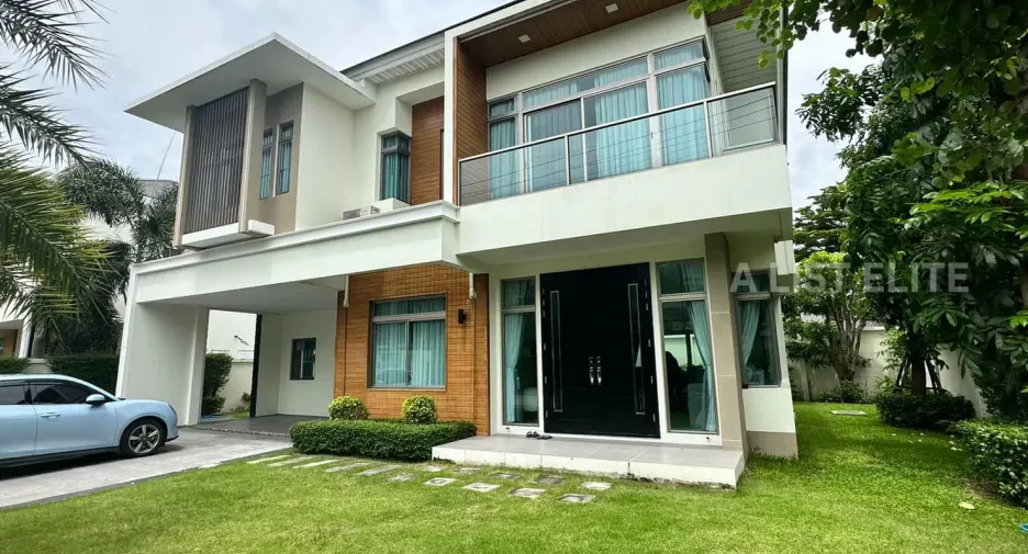 For rent 4 bedrooms house in Lat Krabang, Bangkok