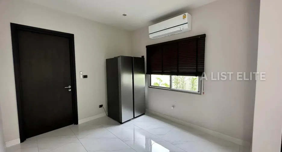 For rent 4 bedrooms house in Lat Krabang, Bangkok