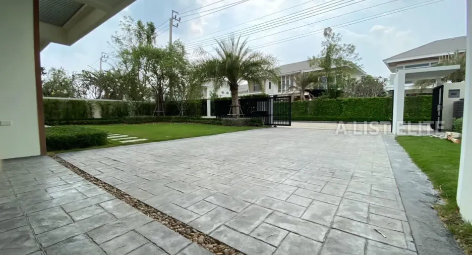 For rent 4 bedrooms house in Lat Krabang, Bangkok