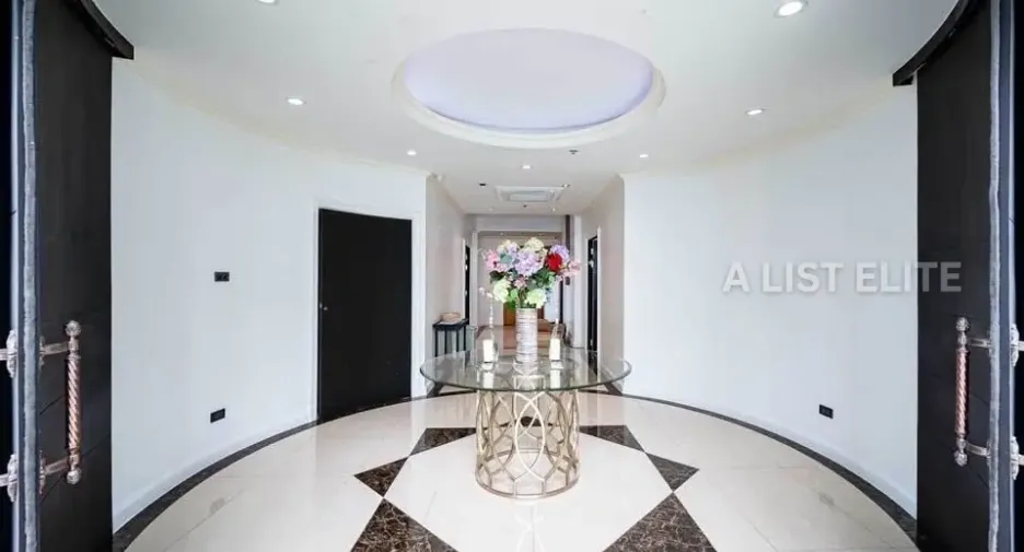 Condo en alquiler de 4 habitaciones en Khlong Toei, Bangkok