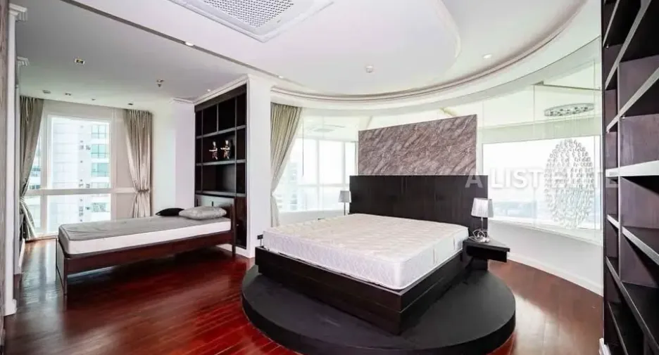 Condo en alquiler de 4 habitaciones en Khlong Toei, Bangkok