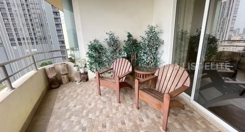 For rent 3 bedrooms condo in Watthana, Bangkok