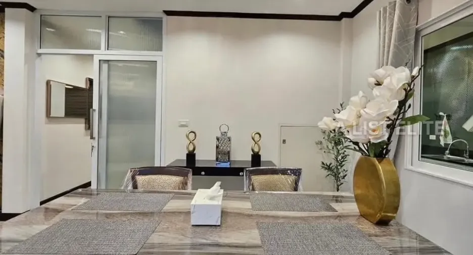 Casa en alquiler de 3 habitaciones en Bang Phli, Samut Prakan