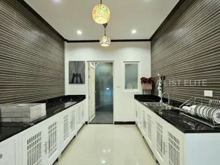 Casa en alquiler de 3 habitaciones en Bang Phli, Samut Prakan
