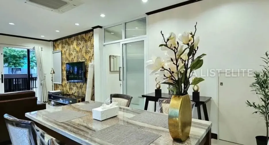 Casa en alquiler de 3 habitaciones en Bang Phli, Samut Prakan
