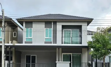Casa en alquiler de 3 habitaciones en Bang Phli, Samut Prakan