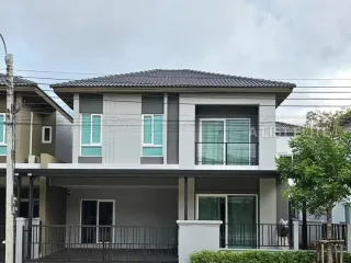 Casa en alquiler de 3 habitaciones en Bang Phli, Samut Prakan
