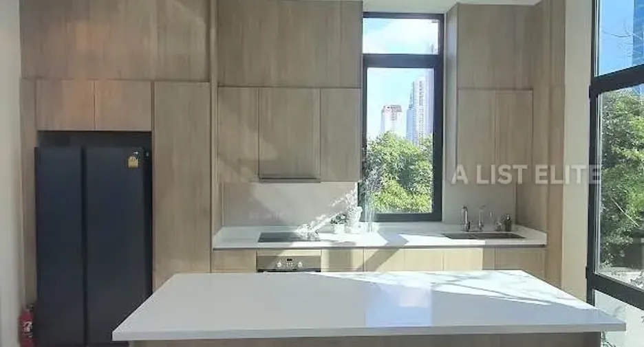 For rent 4 bedrooms condo in Watthana, Bangkok