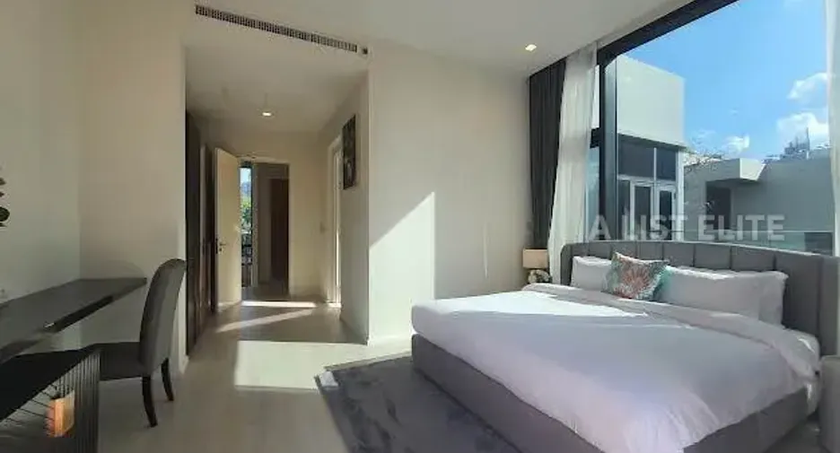 For rent 4 bedrooms condo in Watthana, Bangkok