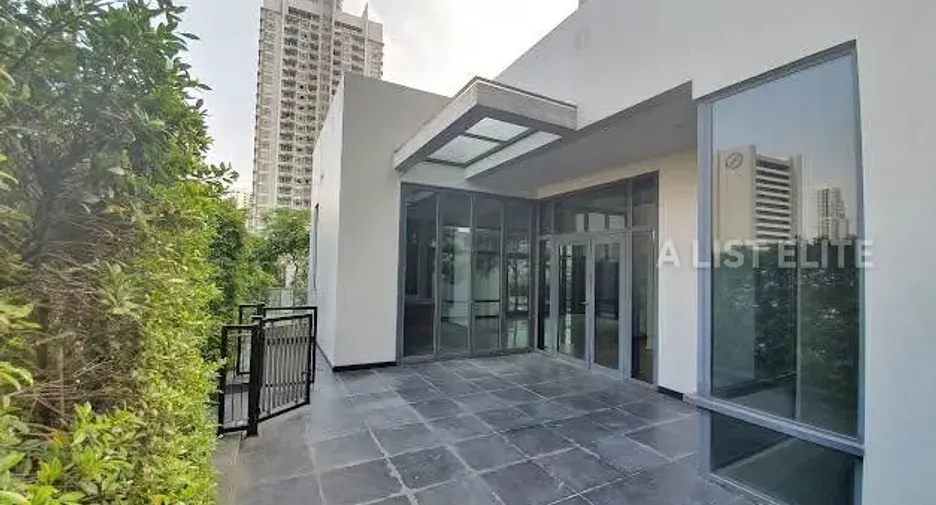 For rent 4 bedrooms condo in Watthana, Bangkok