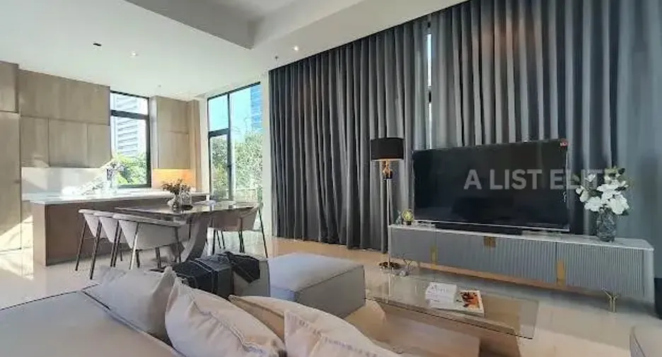 For rent 4 bedrooms condo in Watthana, Bangkok