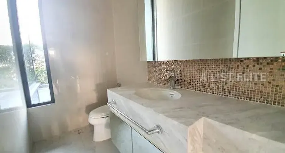 For rent 4 bedrooms condo in Watthana, Bangkok