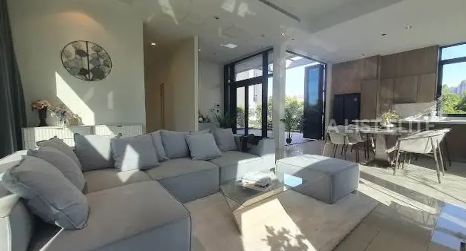 For rent 4 bedrooms condo in Watthana, Bangkok