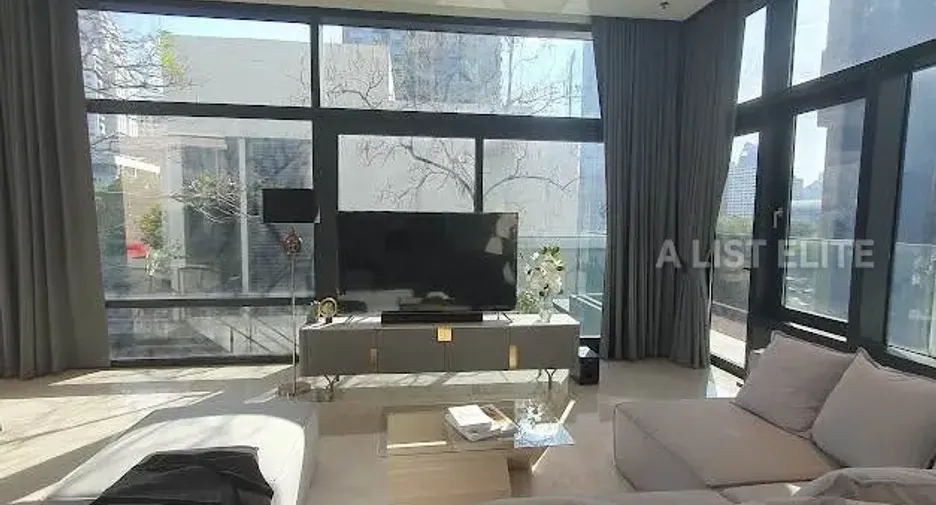 For rent 4 bedrooms condo in Watthana, Bangkok