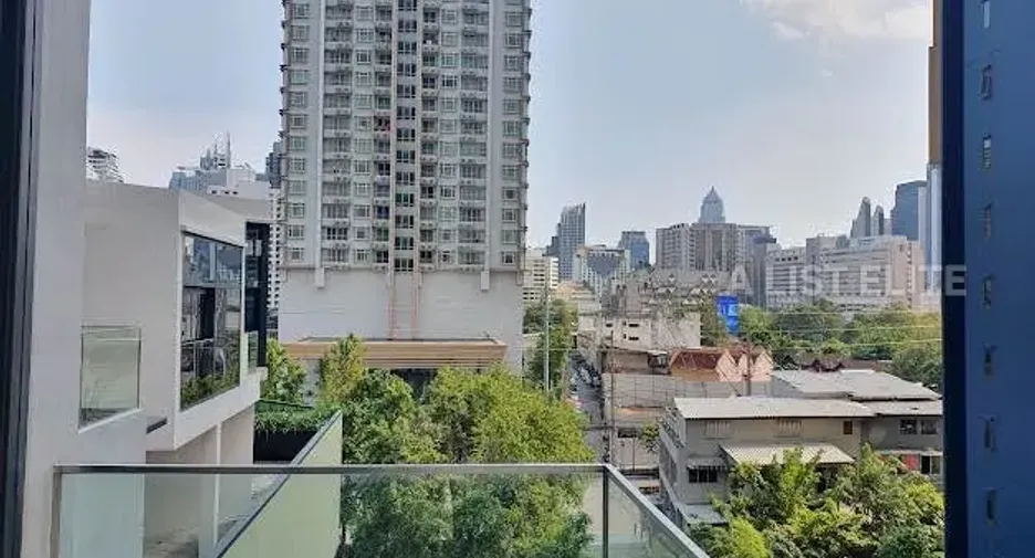 For rent 4 bedrooms condo in Watthana, Bangkok