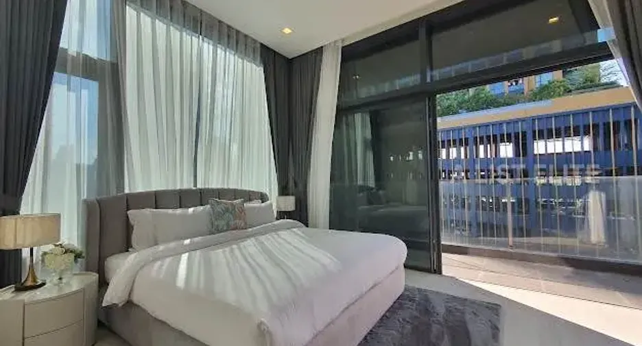 For rent 4 bedrooms condo in Watthana, Bangkok