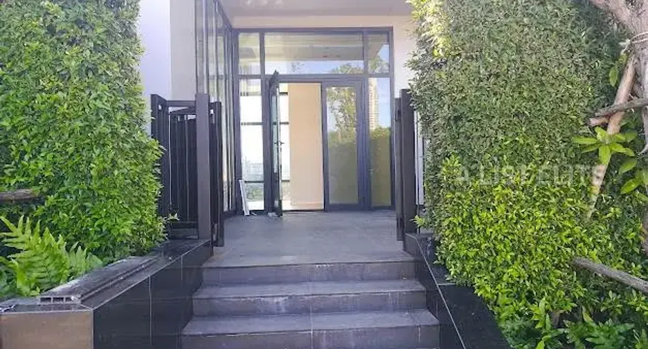For rent 4 bedrooms condo in Watthana, Bangkok