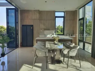 For rent 4 bedrooms condo in Watthana, Bangkok