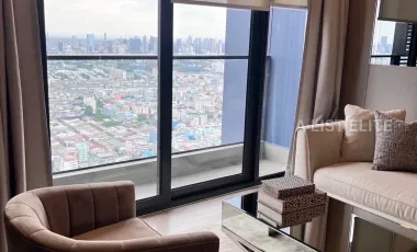 À vendre 2 chambres condo à Huai Khwang, Bangkok