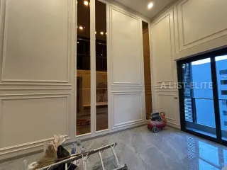 Condo en venta de 3 habitaciones en Huai Khwang, Bangkok