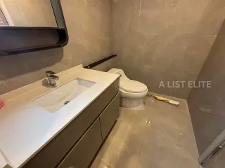 Condo en venta de 3 habitaciones en Huai Khwang, Bangkok