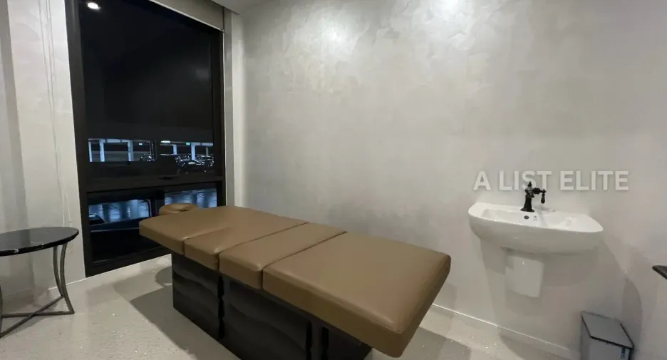 For sale 1 bed condo in Pathum Wan, Bangkok