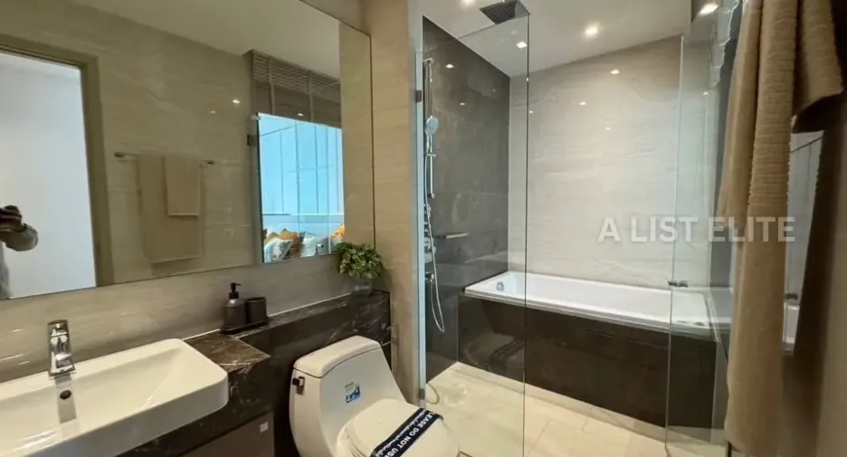 For sale 2 bedrooms condo in Bang Rak, Bangkok