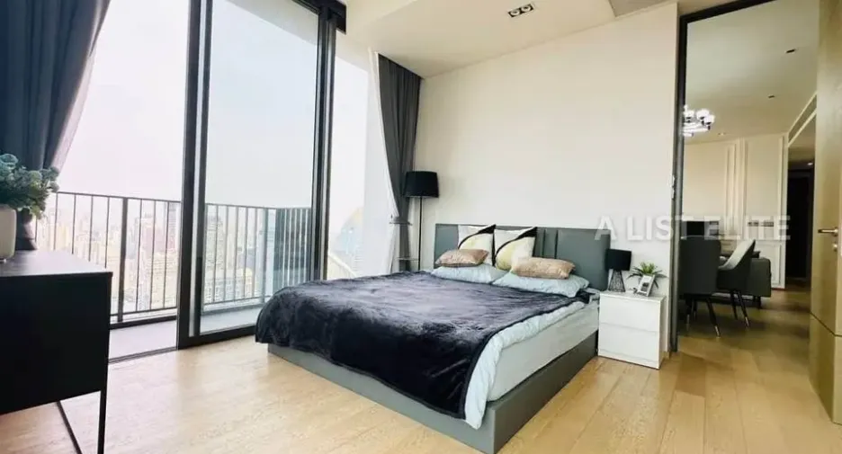 For rent 3 bedrooms condo in Pathum Wan, Bangkok