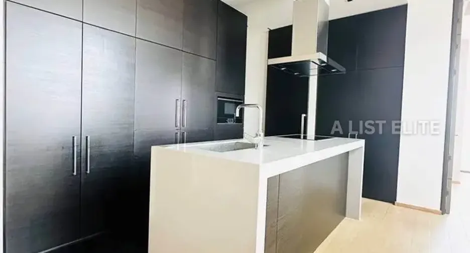 For rent 3 bedrooms condo in Pathum Wan, Bangkok