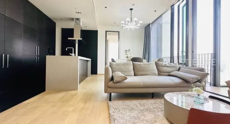 For rent 3 bedrooms condo in Pathum Wan, Bangkok