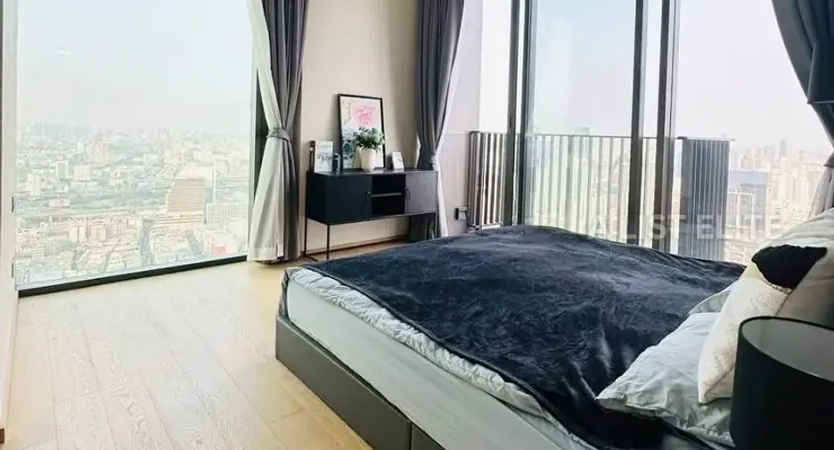 For rent 3 bedrooms condo in Pathum Wan, Bangkok