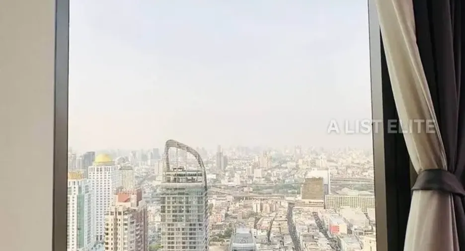 For rent 3 bedrooms condo in Pathum Wan, Bangkok